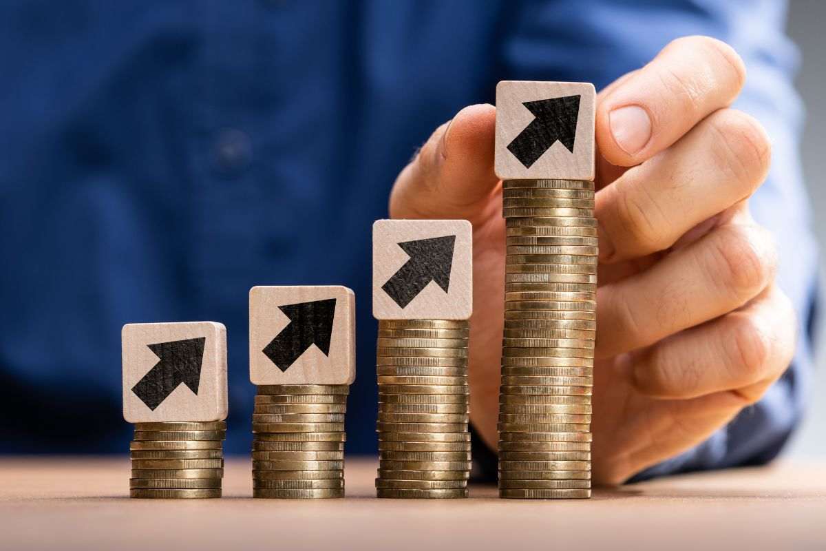 dei soldi e delle frecce che vanno in su