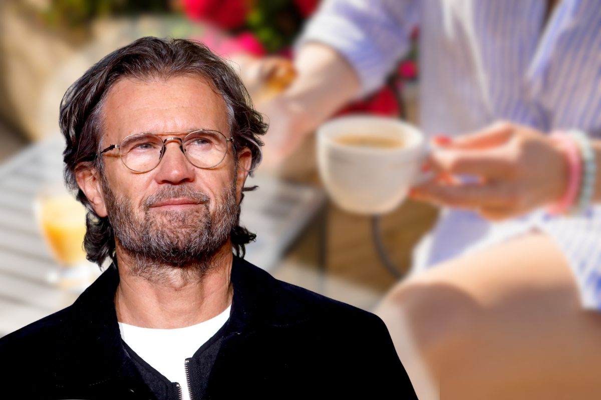 donna che fa colazione al bar e carlo cracco