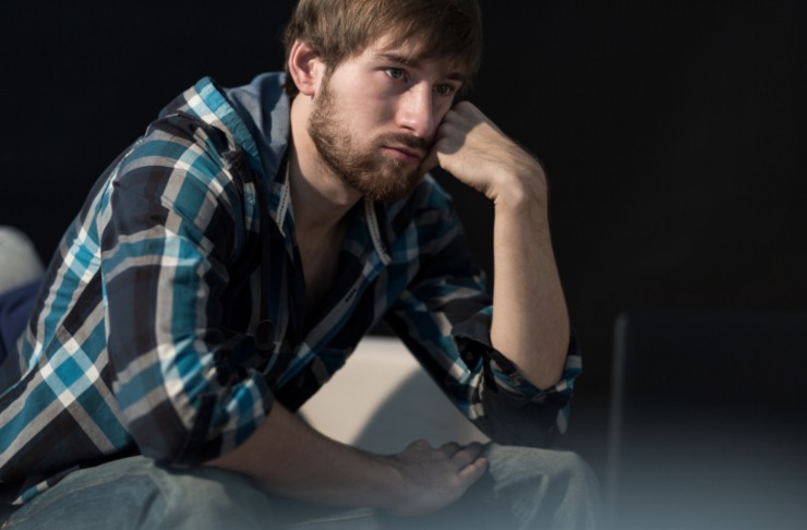 ragazzo triste disoccupato